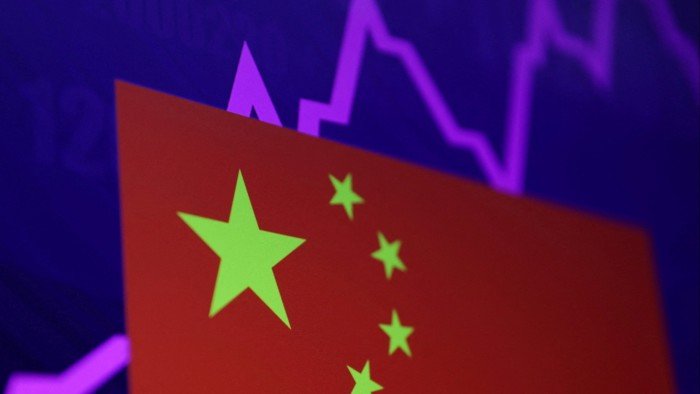 China corre para tranquilizar investidores à medida que preços das ações e yuan caem