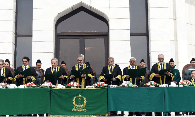 O recém -nomeado juiz da Suprema Corte faz juramento – Paquistão