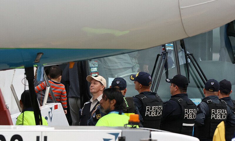 Principalmente grupos de imigrantes asiáticos deportados de nós chegam na Costa Rica – o mundo