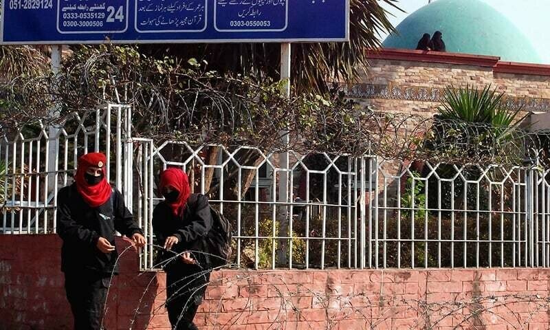 LAL MASJID PARTIMOS ICONNENCIAIS PARACTERS, MORNESS – PAKISTAN