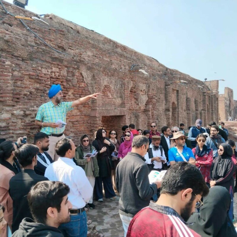 Pesquisador sikh Dr. Tarunjit Butalia escreve guia turístico para Fort Lahore – Cultura