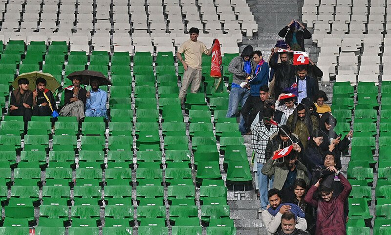 Os afegãos estão decepcionados olhando na chuva – esportes