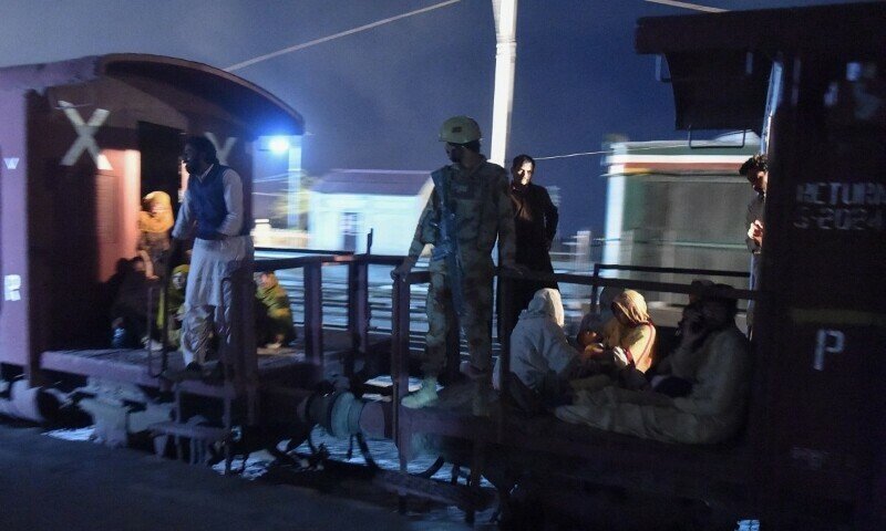 Todos os trens pararam entre o Baluchistão – Paquistão