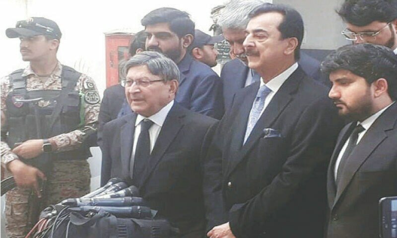 Yousuf Gilani foi absolvido em três casos de corrupção no Paquistão