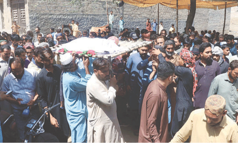 Moradores de Mowach Goth – Terceiro filho a ser afogado em drenos dentro de um ano para descansar pelo Paquistão