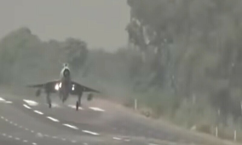 Verificação de fatos: Vídeo viral do exercício de jato de lutador PAF não está relacionado à tensão atual de Pak-Índia