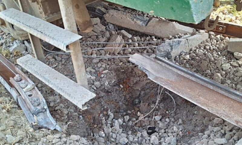 Quatro Bozzies descarrilam enquanto as bombas passam pelo Jaffer Express de Jacobad – Paquistão