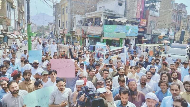 Os moradores da SWAT protestam contra mortes em rios inundados – Paquistão