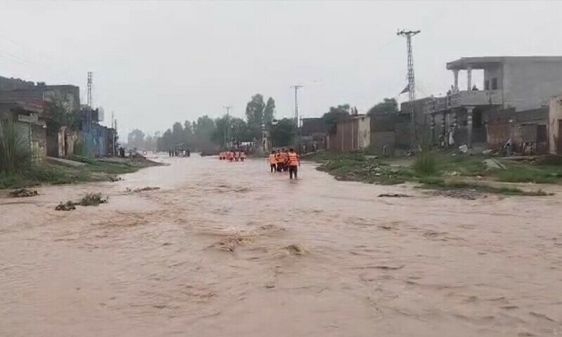 Inundações no andar médio de Karaba e Chashma em Punjab no rio Indus devido à chuva de monção – Paquistão