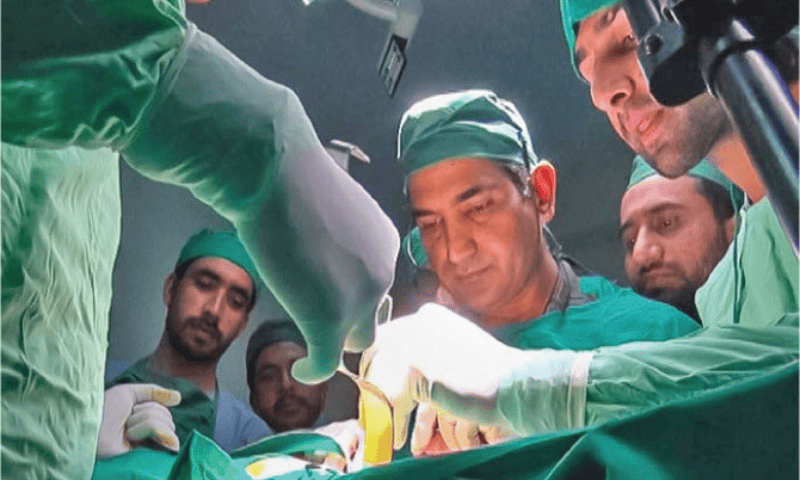 A polícia de Punjab recruta 2.988 filhos de policiais para uma grande cirurgia gratuita – Paquistão