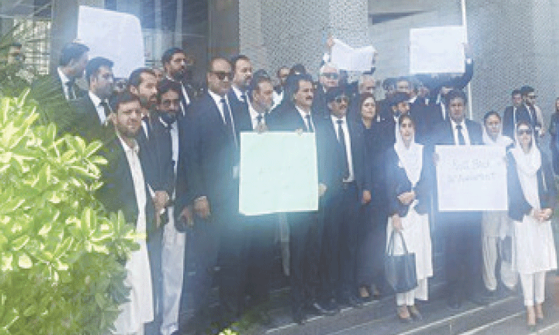 Iman Mazari, outros reservados para uma briga com o bahchief de Islamabad – Paquistão