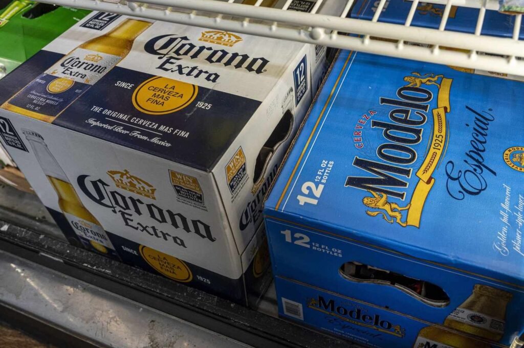 Os estoques da marca de constelação caem à medida que os fabricantes de modelos reduzem a demanda fraca de cerveja