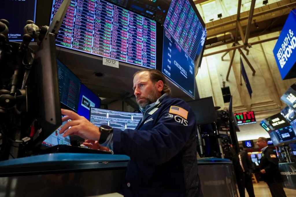 Os estoques estão aumentando esta semana em meio a esperanças de cortes na taxa de juros, à medida que dados significativos de inflação se aprofundam. Nasdaq atinge novo