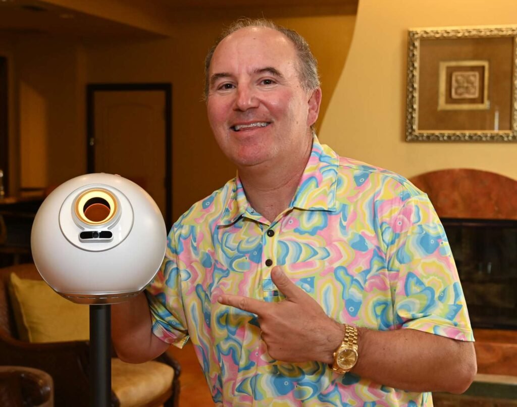 Dan Ives se junta a uma empresa focada na aquisição de Worldcoin apoiada pela Altman