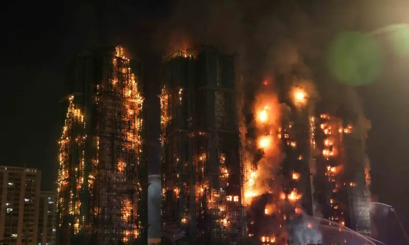 Incêndios em Hong Kong: Ecos da perda sob as torres queimadas – Mundo