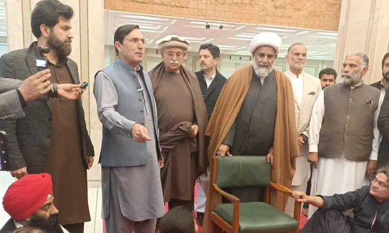 O protesto desafiador do TTAP no parlamento sobre as questões de saúde de Imran promete permanecer até que as demandas sejam atendidas – Paquistão