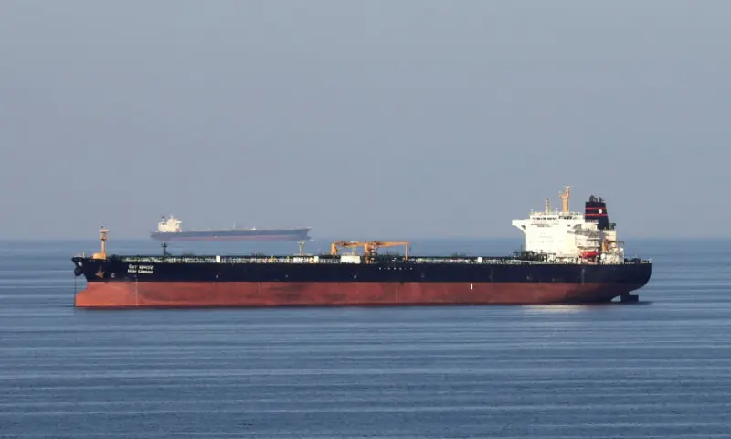 Analistas dizem que os preços do petróleo podem subir 10% devido ao conflito no Irão, subindo para 100 dólares por barril – Mundo