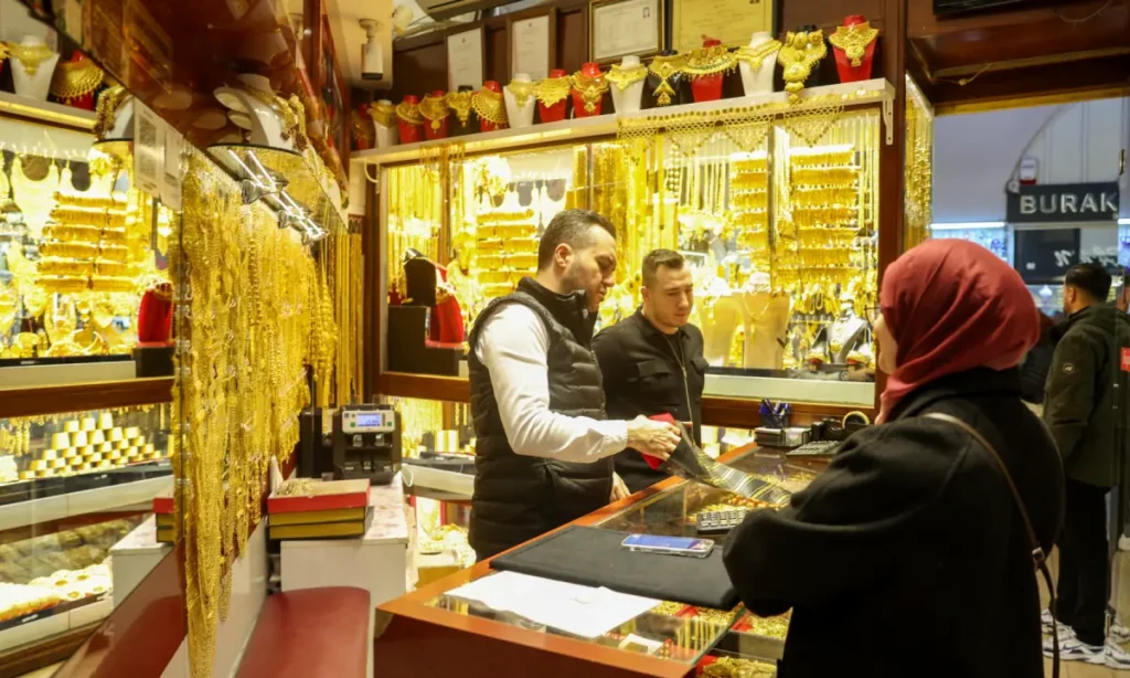 Ouro sobe 2% à medida que crescentes guerras no Médio Oriente aumentam a procura por porto seguro – Negócios