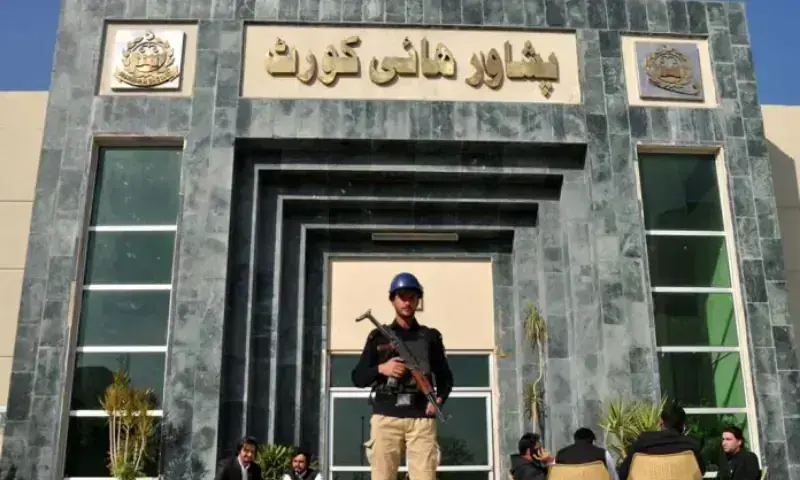 Tribunal Superior de Peshawar decide anular ordem de 4 dias úteis – Paquistão