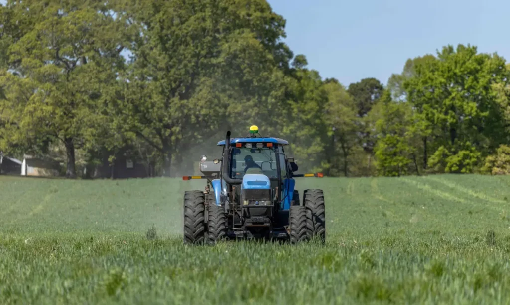 ‘Cego’: Guerra no Irão faz disparar custos de fertilizantes, onerando agricultores dos EUA – Mundo