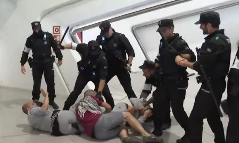 Indignação em Espanha quando a polícia espanca activista da Flotilha de Gaza – Mundo