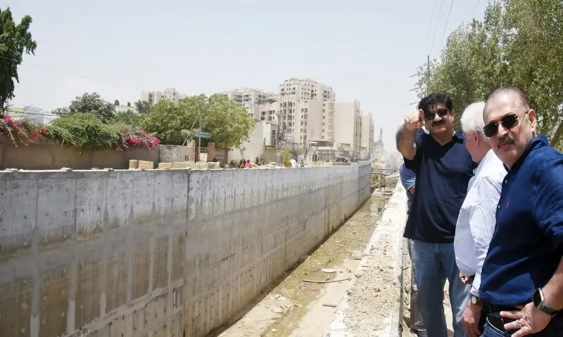 Murad pede aos empreiteiros que aumentem a mão de obra para a ‘conclusão oportuna’ do projeto da Linha Vermelha de Karachi – Paquistão