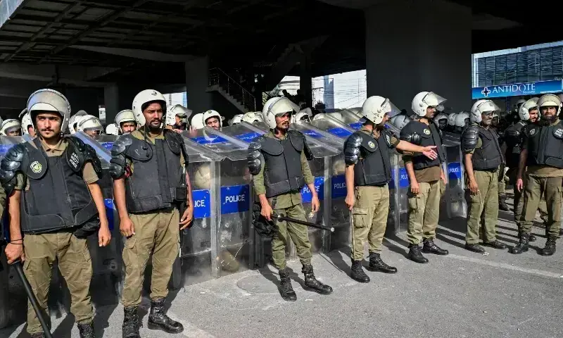 Esquadrão especial criado para segurança policial durante ODI em Pindi, Paquistão