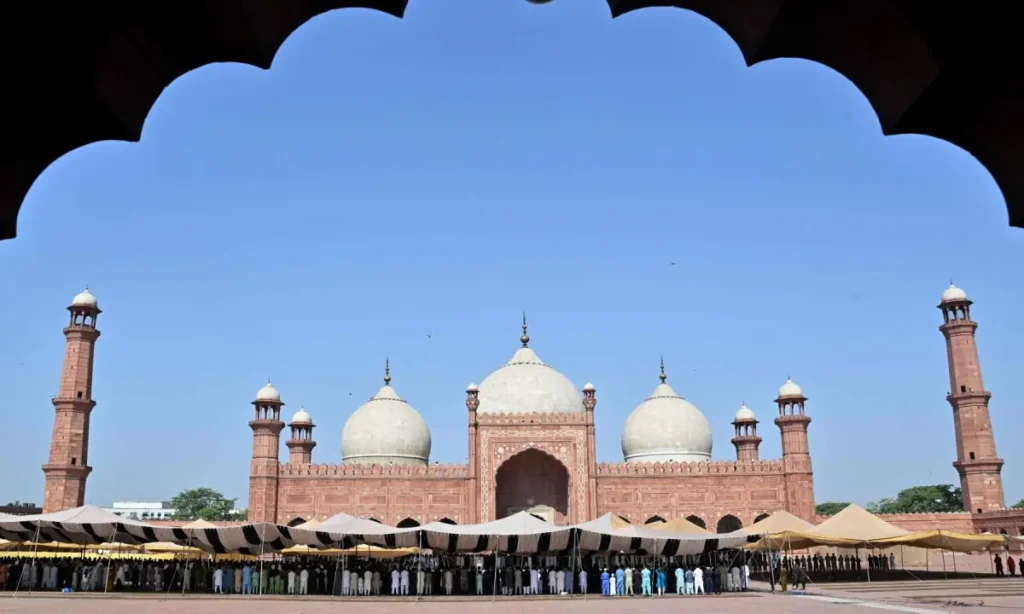 Em fotos: Muçulmanos de todo o mundo celebram Eid-ul-Azha – Paquistão