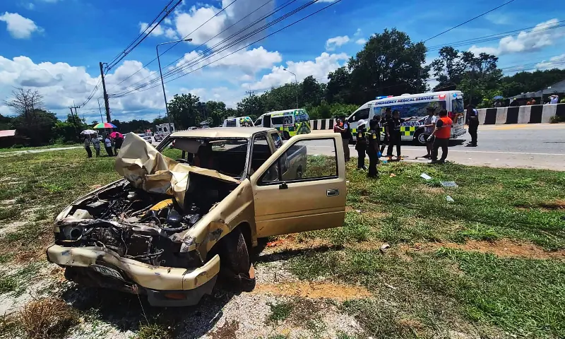 Nove monges tailandeses e um menino mortos quando um caminhão colidiu com a procissão 1 foto Notícias Internacionais: AFPBB News