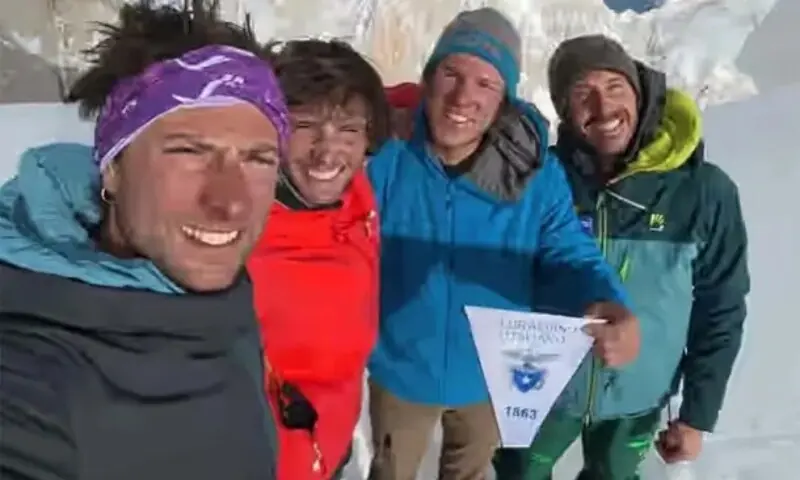 Equipe estrangeira sobe com sucesso 8.000 metros na província paquistanesa de Gilgit-Baltistan pela primeira vez na temporada de escalada de verão