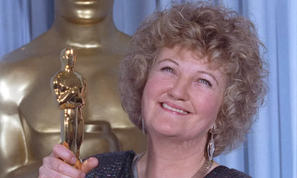 A amada Pigeon Lady Brenda Fricker de Home Alone 2 morre aos 81 anos – Celebridade