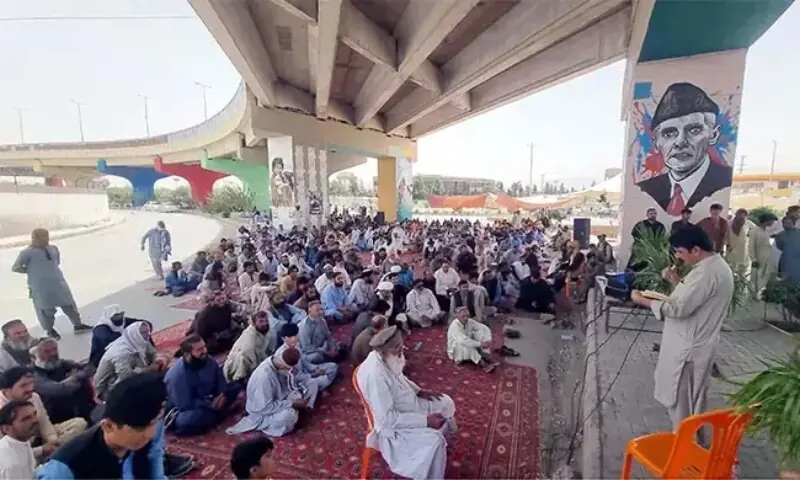 Família de policial morto chega a acordo com governo para encerrar manifestação em Quetta em 10 dias – Paquistão