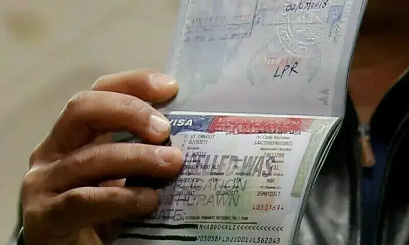 Administração Trump finaliza revisão abrangente de vistos para jornalistas estrangeiros, encerrando sistema de “período de permanência”